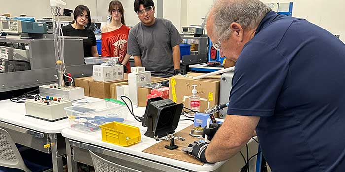 Student meeting with faculty about internship