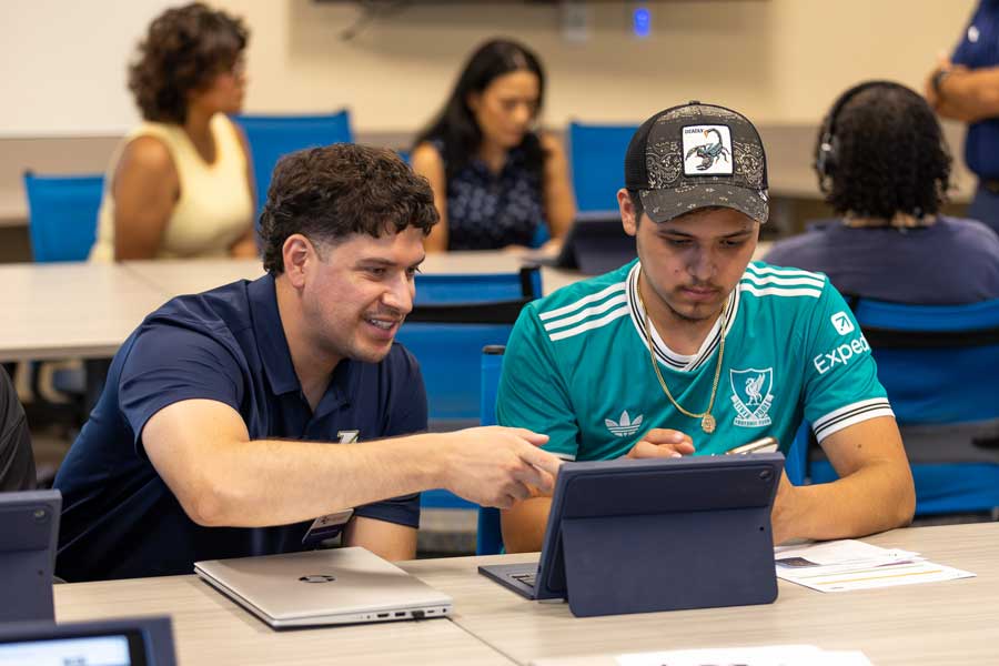 Students and representatives at a college transfer event
